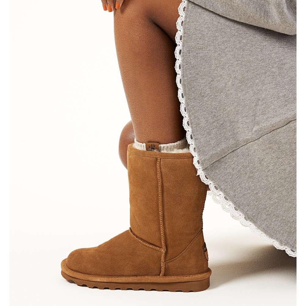 Women's Bearpaw Elle Short Hickory Winter Boot Size 9